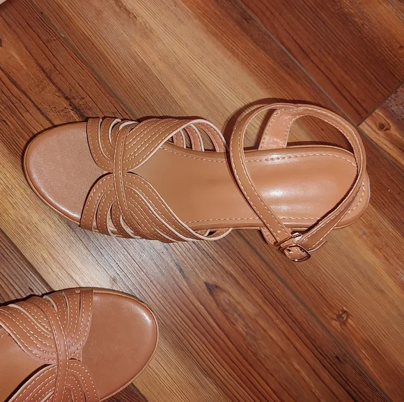 Elegant Tan Brown Platform Sandals - Picture 7 of 7